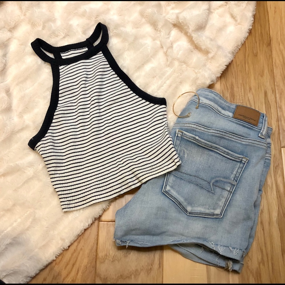Hollister black & white crop top🖤🎀